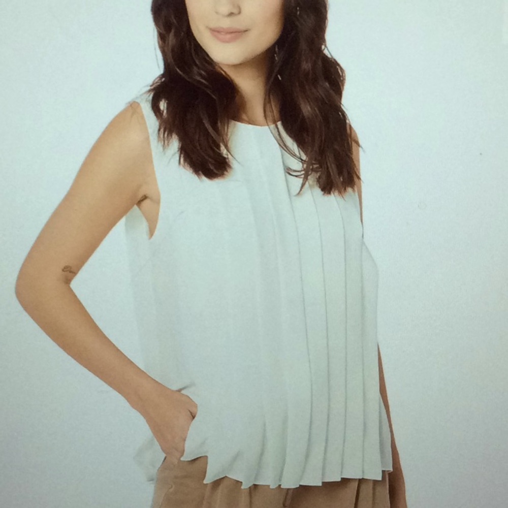 NWT BCBGMAXAZRIA Sleeveless Pleated Top